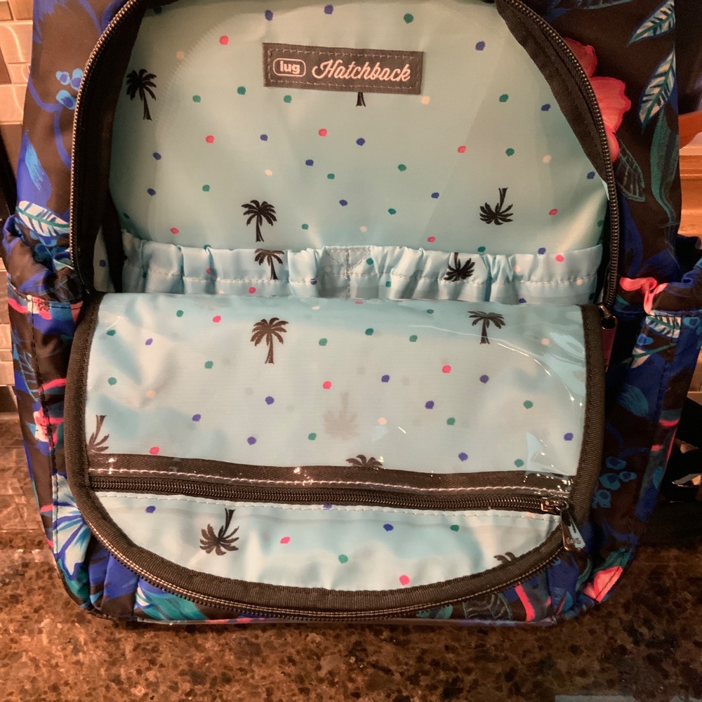 LUG - HATCHBACK - NWOT. RESORT BLACK - Picture 4 of 6